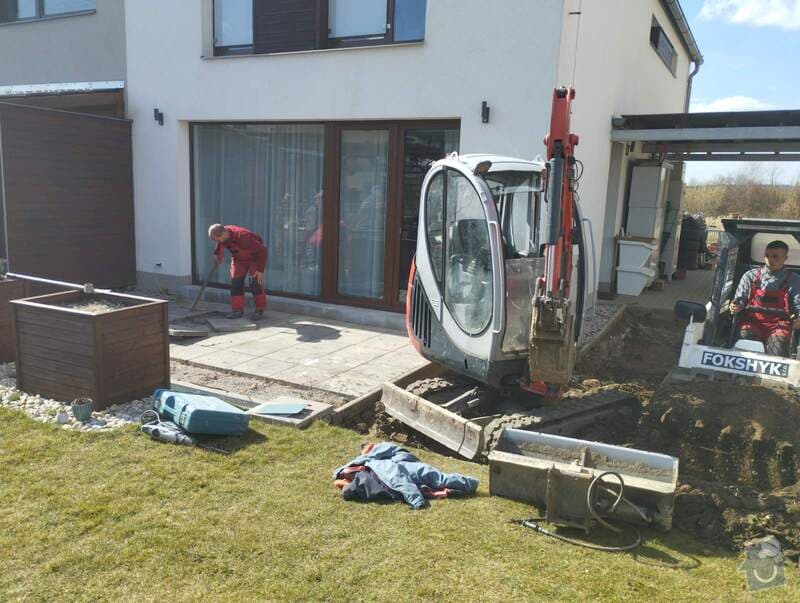 Hotová terasa z porfyru po dokončení stavebních prací