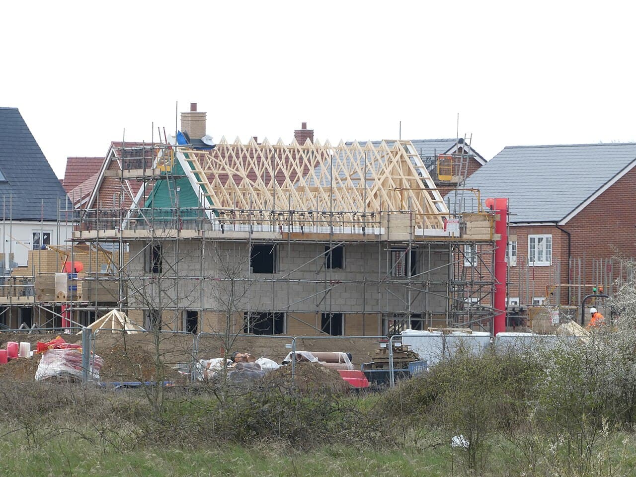 Novostavba rodinného domu ve fázi hrubé stavby